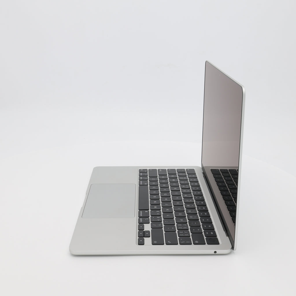 95新 Apple MacBook Air 22年 13寸 M2（8+10核） 8G RAM 512G SSD 銀色