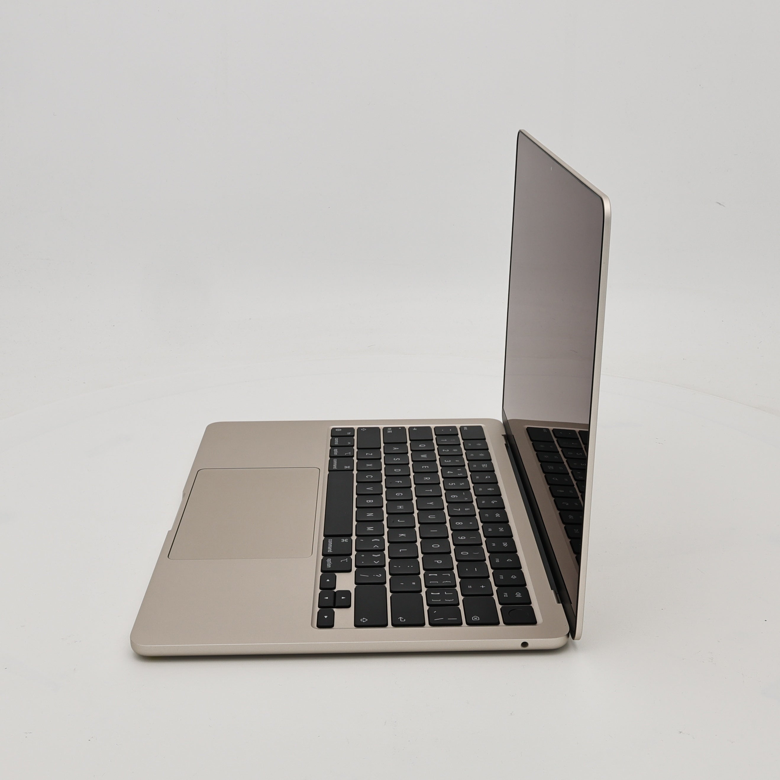 99新 Apple MacBook Air 22年 13寸 M2（8+8核） 16G RAM 256G SSD 星光色