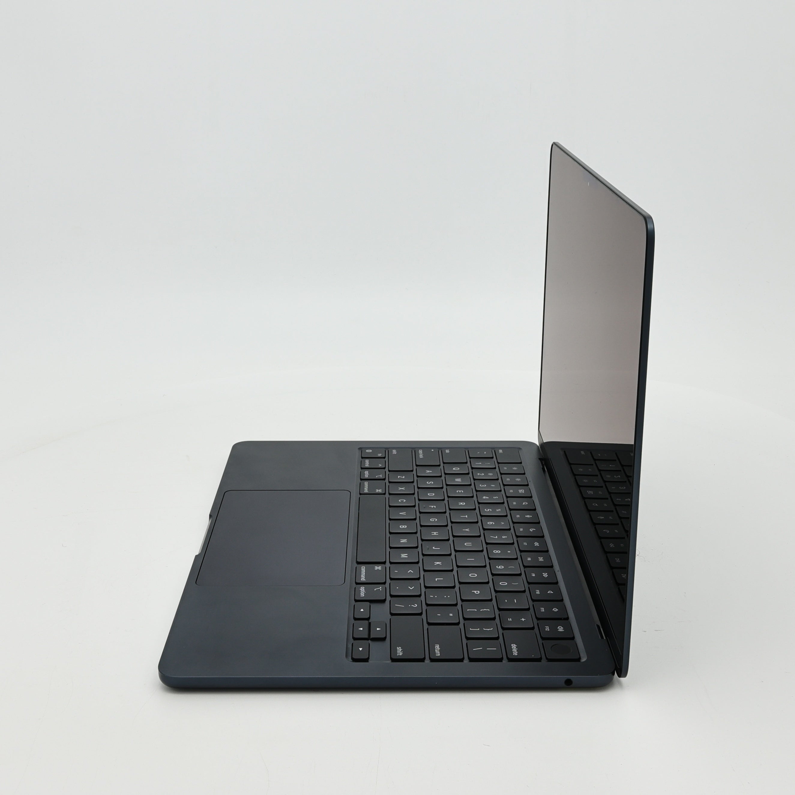 95新 Apple MacBook Air 22年 13寸 M2（8+8核） 8G RAM 512G SSD 午夜色