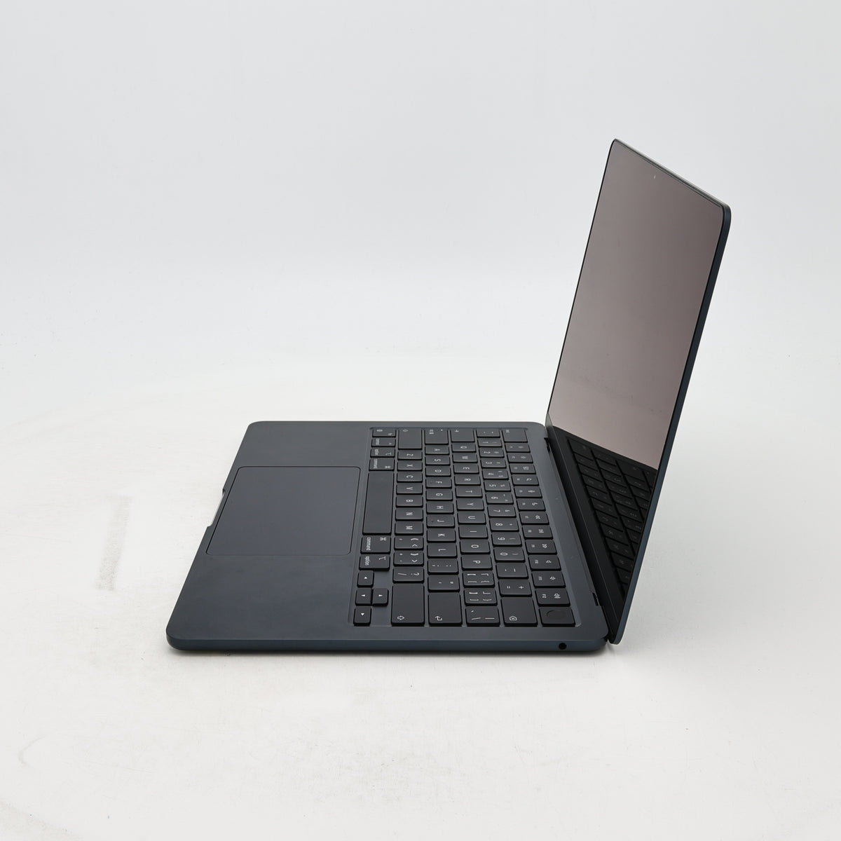 95新 Apple MacBook Air 22年 13寸 M2（8+10核） 16G RAM 256G SSD 午夜色