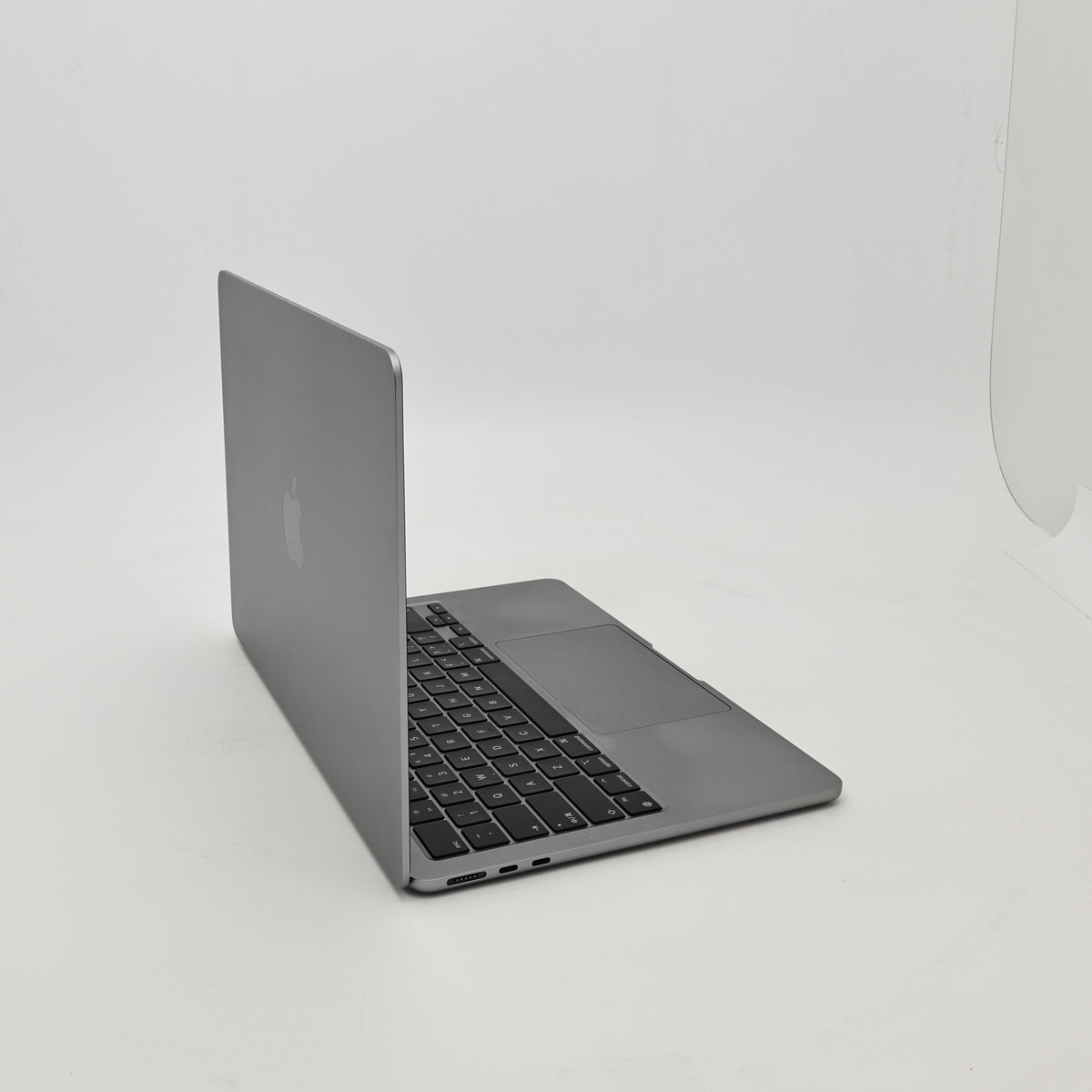 95新 Apple MacBook Air 22年 13寸 M2（8+8核） 8G RAM 256G SSD 深空灰色