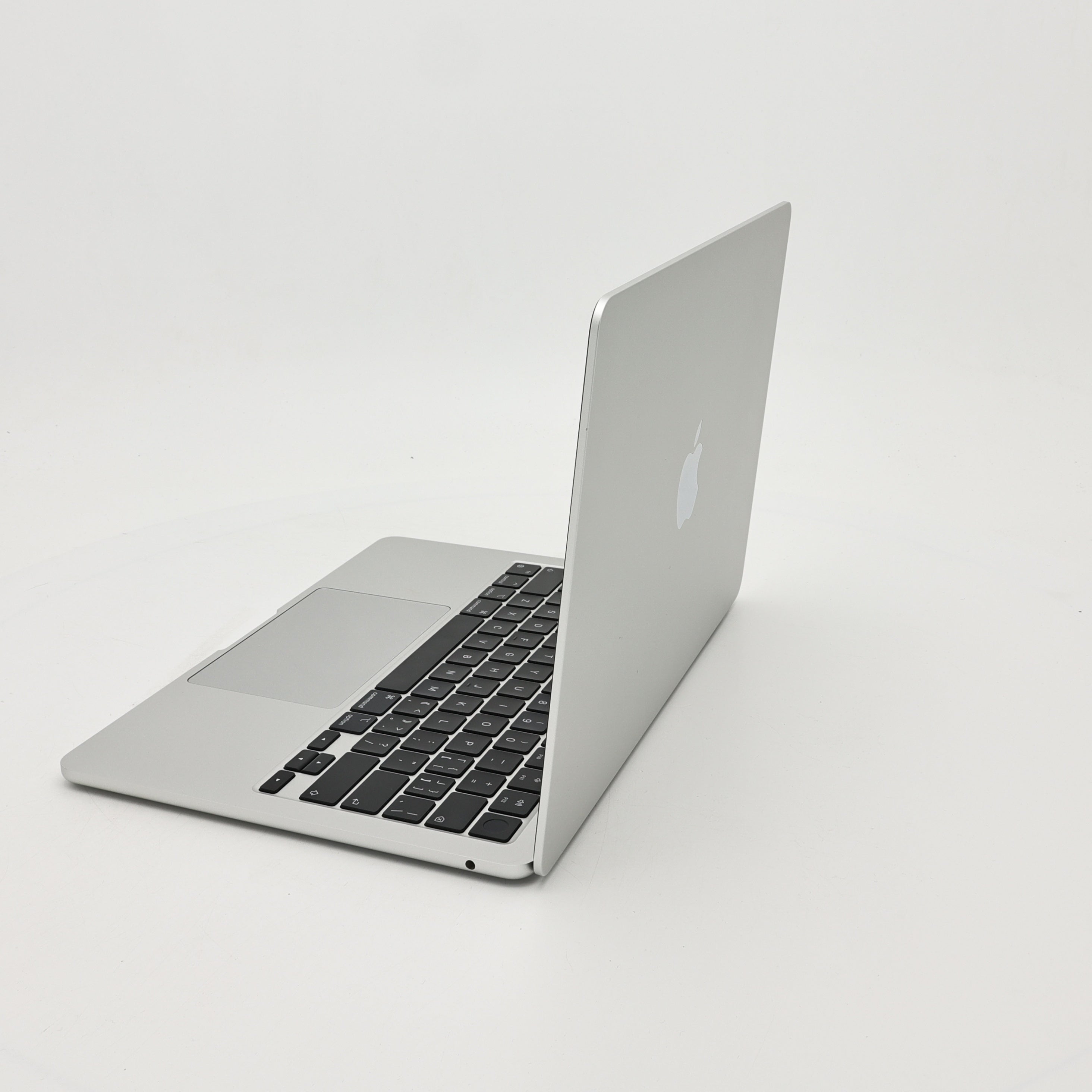 95新 Apple MacBook Air 22年 13寸 M2（8+10核） 8G RAM 512G SSD 銀色