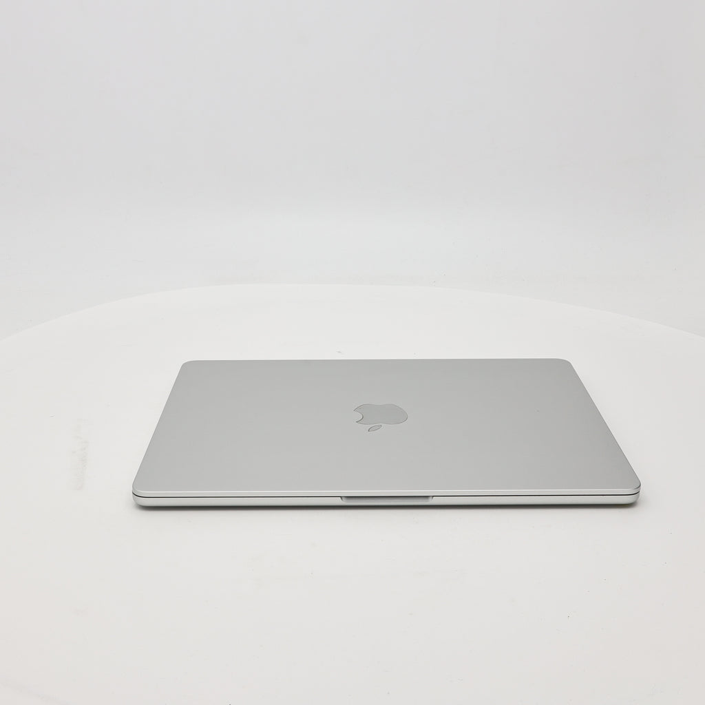 95新 Apple MacBook Air 22年 13寸 M2（8+8核） 8G RAM 256G SSD 銀色