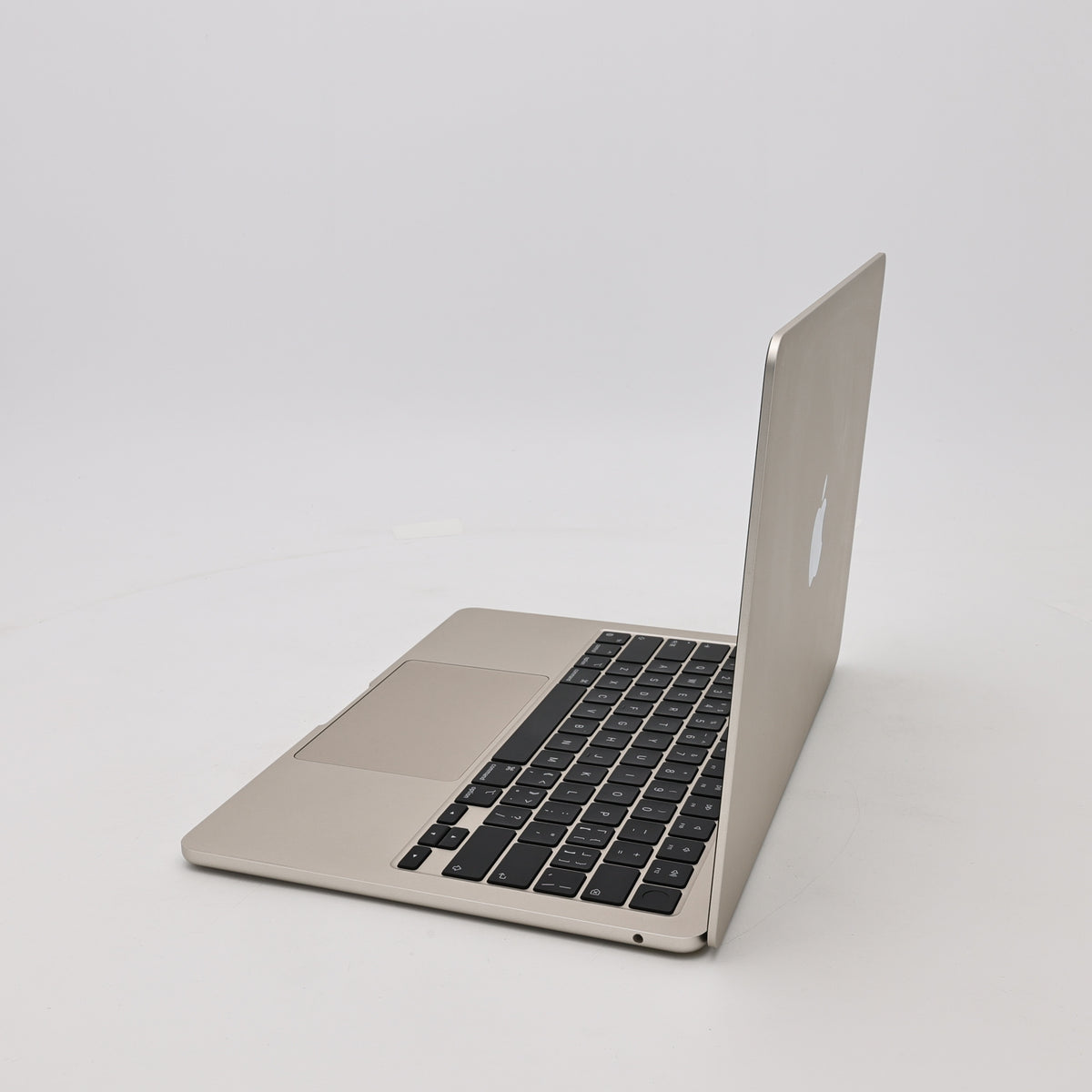 95新 Apple MacBook Air 22年 13寸 M2（8+8核） 8G RAM 256G SSD 星光色
