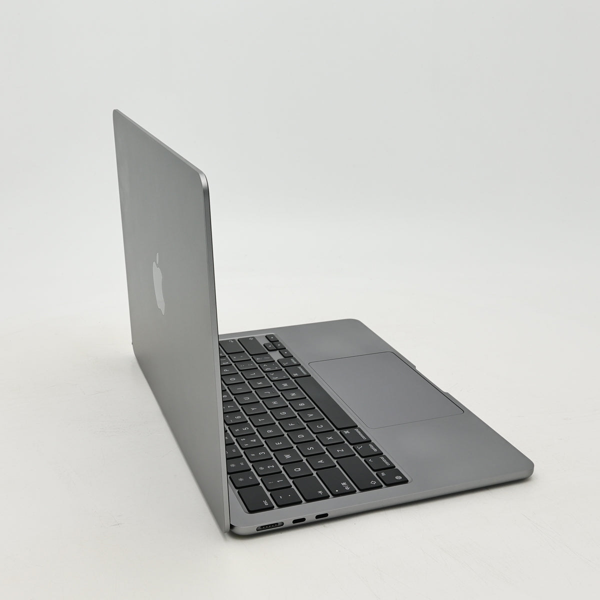 95新 Apple MacBook Air 22年 13寸 M2（8+8核） 16G RAM 256G SSD 深空灰色