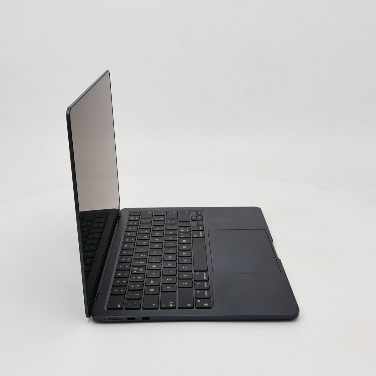 95新 Apple MacBook Air 22年 13寸 M2（8+8核） 8G RAM 256G SSD 午夜色