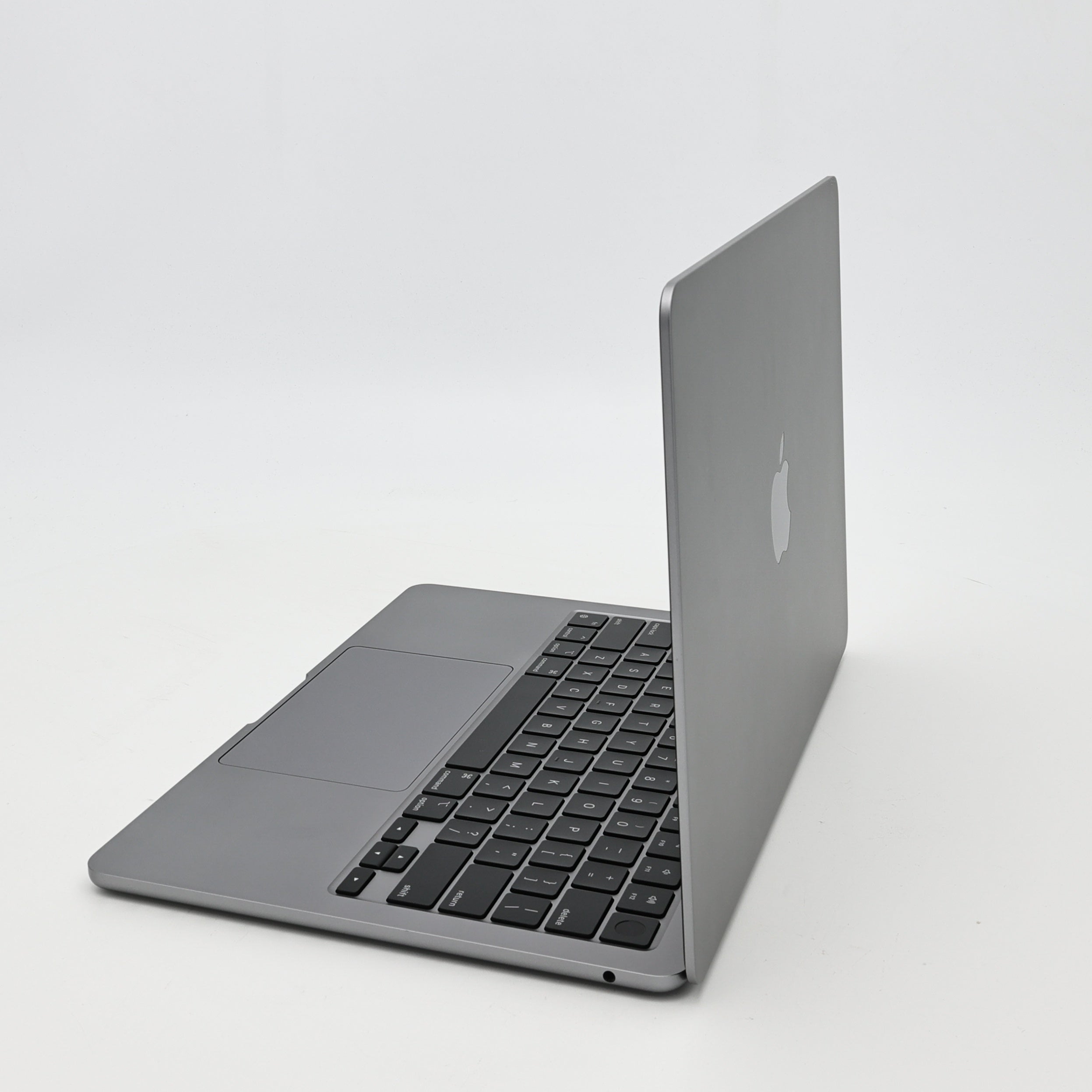 95新 Apple MacBook Air 24年 13寸 M3（8+8核） 8G RAM 256G SSD 深空灰色