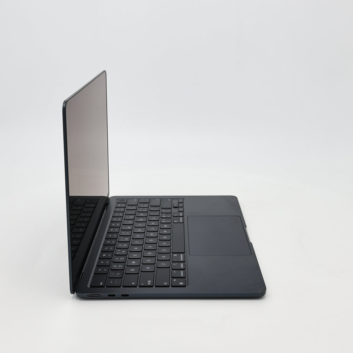 95新 Apple MacBook Air 22年 13寸 M2（8+8核） 8G RAM 256G SSD 午夜色