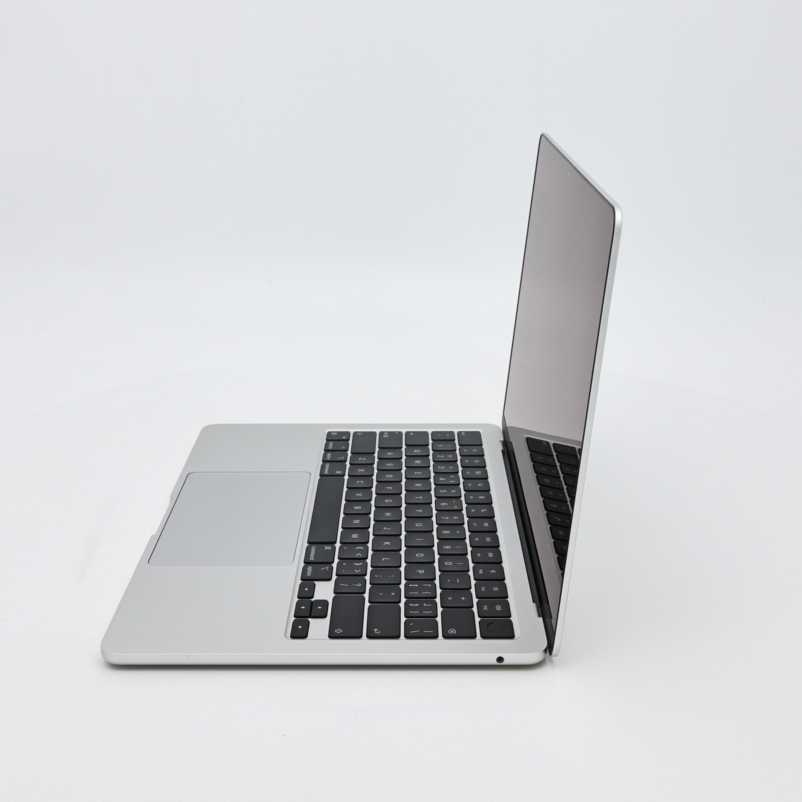 99新 Apple MacBook Air 22年 13寸 M2（8+8核） 8G RAM 256G SSD 銀色
