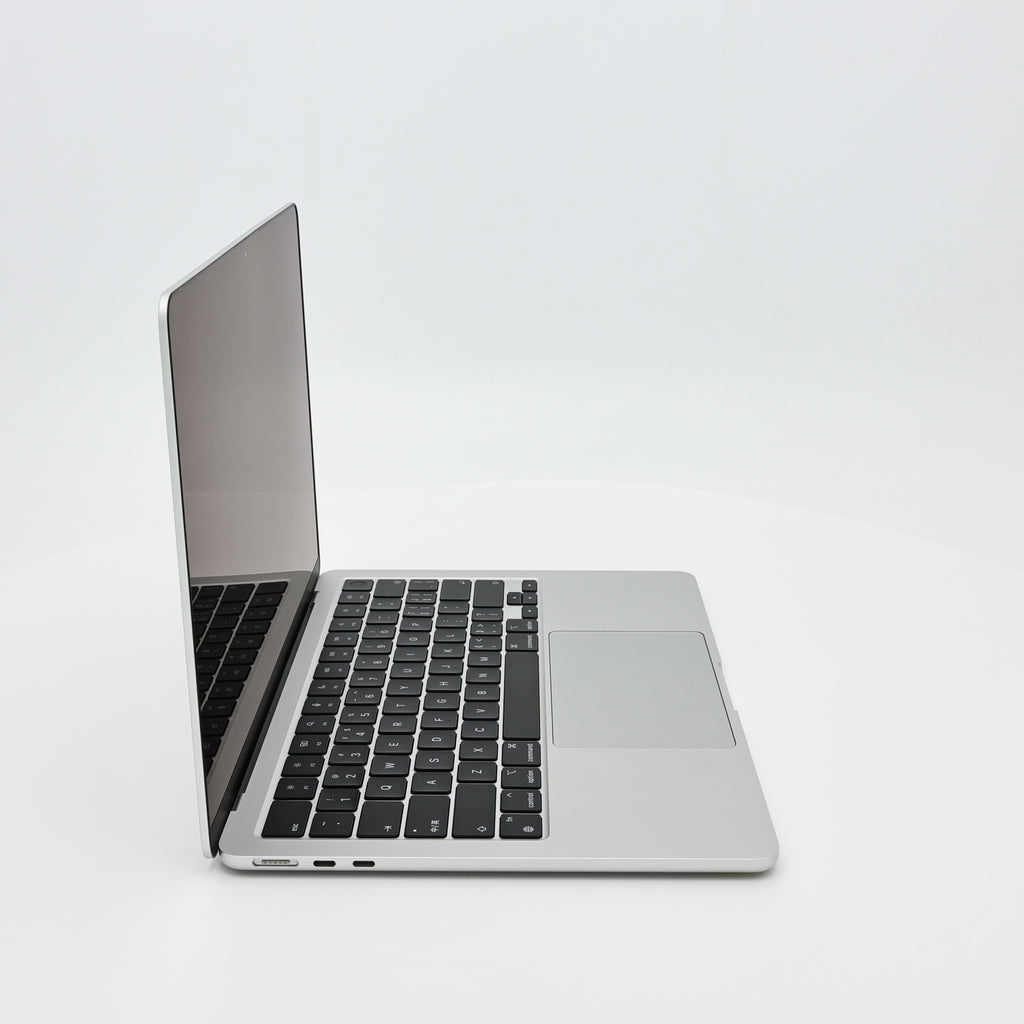 95新 Apple MacBook Air 22年 13寸 M2（8+10核） 8G RAM 512G SSD 銀色