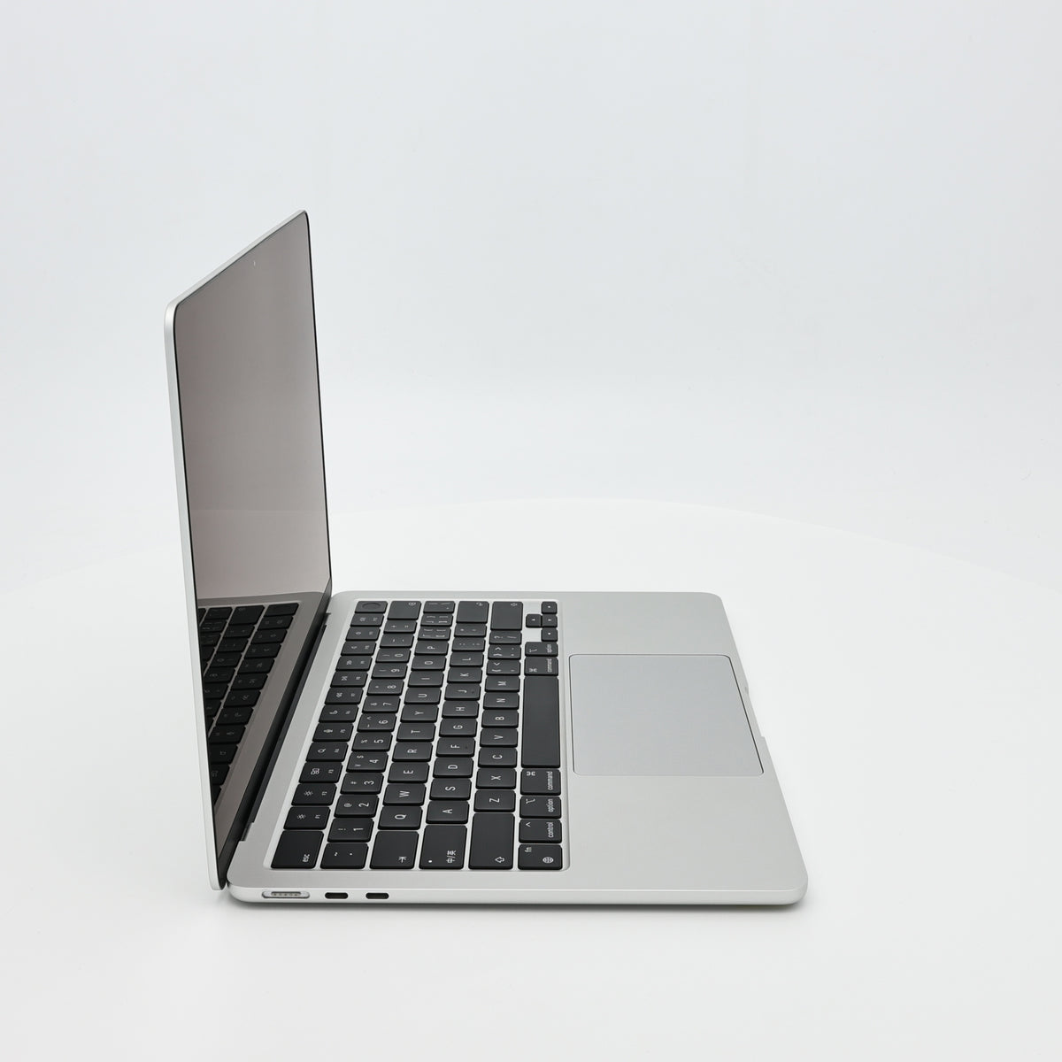 95新 Apple MacBook Air 22年 13寸 M2（8+10核） 8G RAM 512G SSD 銀色