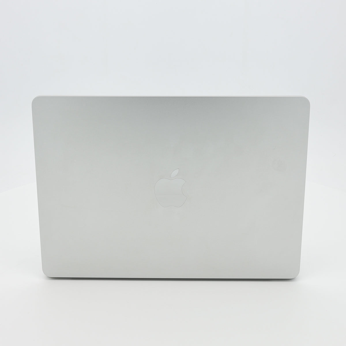 95新 Apple MacBook Air 22年 13寸 M2（8+10核） 8G RAM 512G SSD 銀色