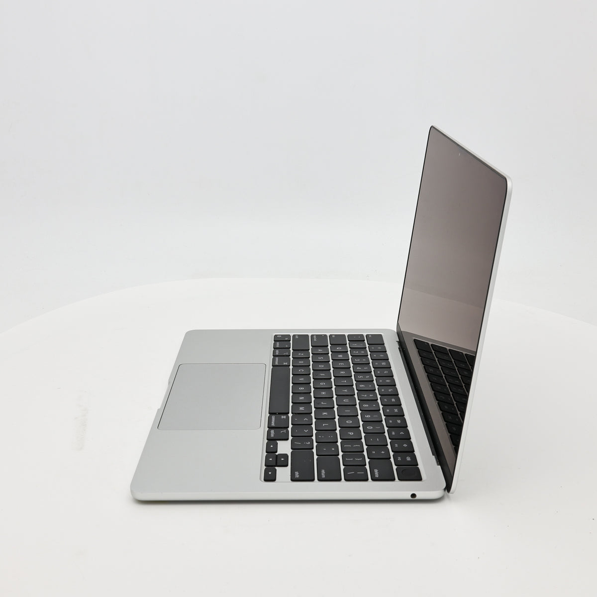 95新 Apple MacBook Air 22年 13寸 M2（8+8核） 8G RAM 256G SSD 銀色