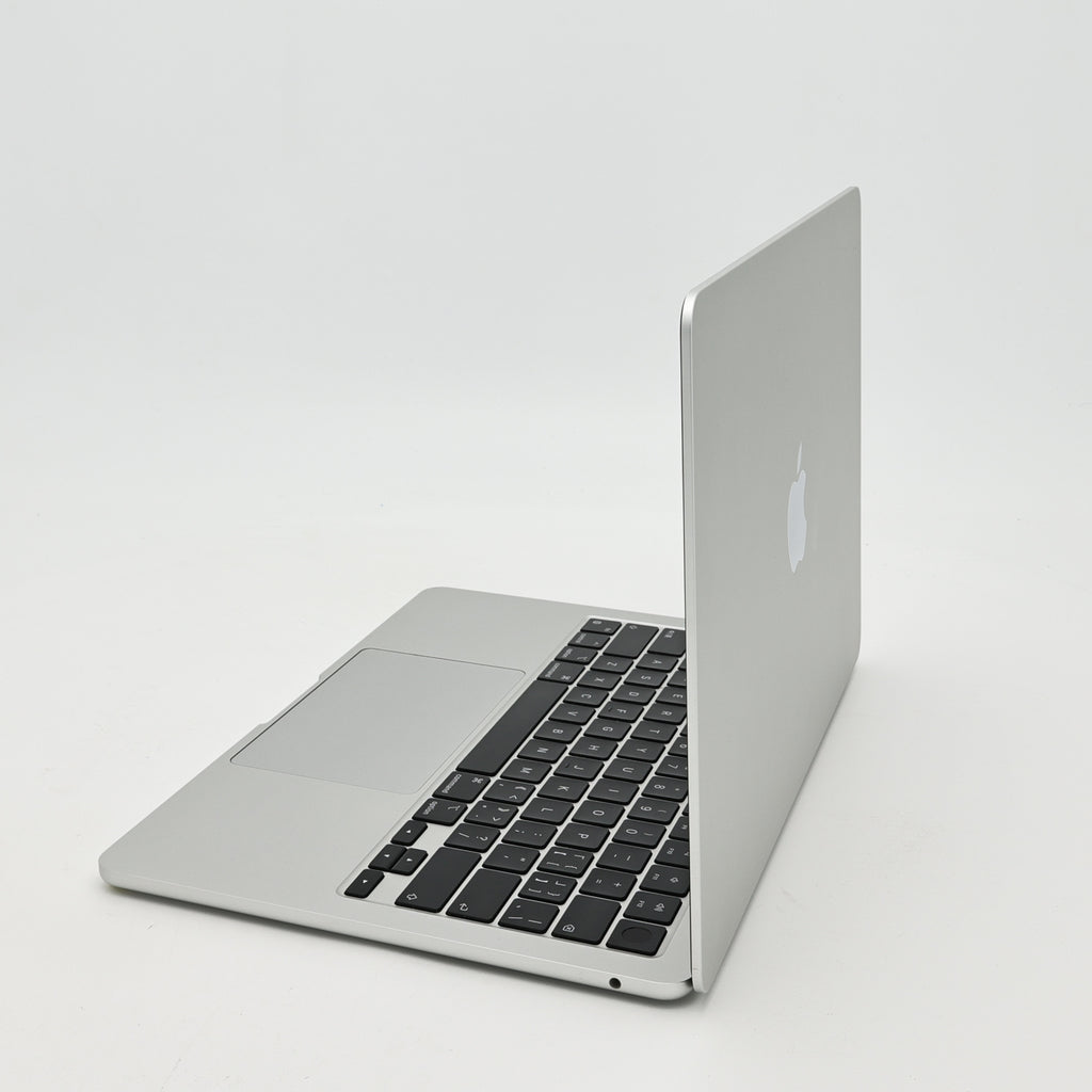 95新 Apple MacBook Air 22年 13寸 M2（8+8核） 16G RAM 256G SSD 銀色