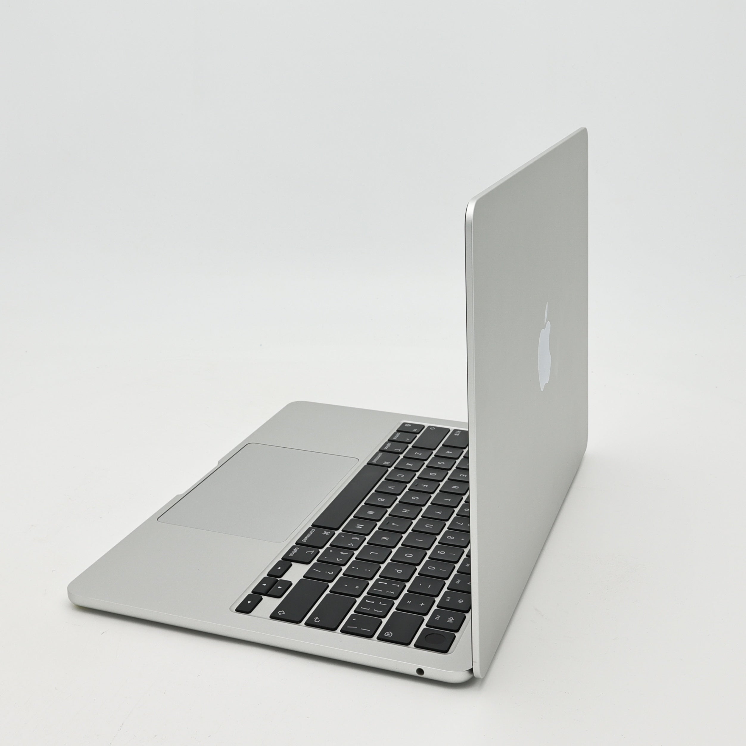 95新 Apple MacBook Air 22年 13寸 M2（8+8核） 16G RAM 256G SSD 銀色