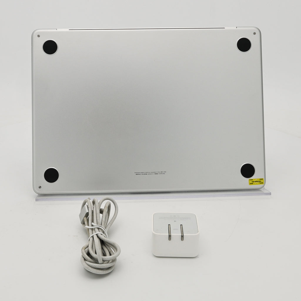 95新 Apple MacBook Air 22年 13寸 M2（8+10核） 8G RAM 512G SSD 銀色