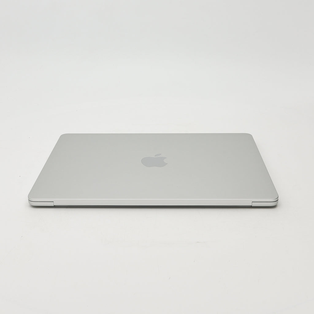 99新 Apple MacBook Air 22年 13寸 M2（8+8核） 8G RAM 256G SSD 銀色