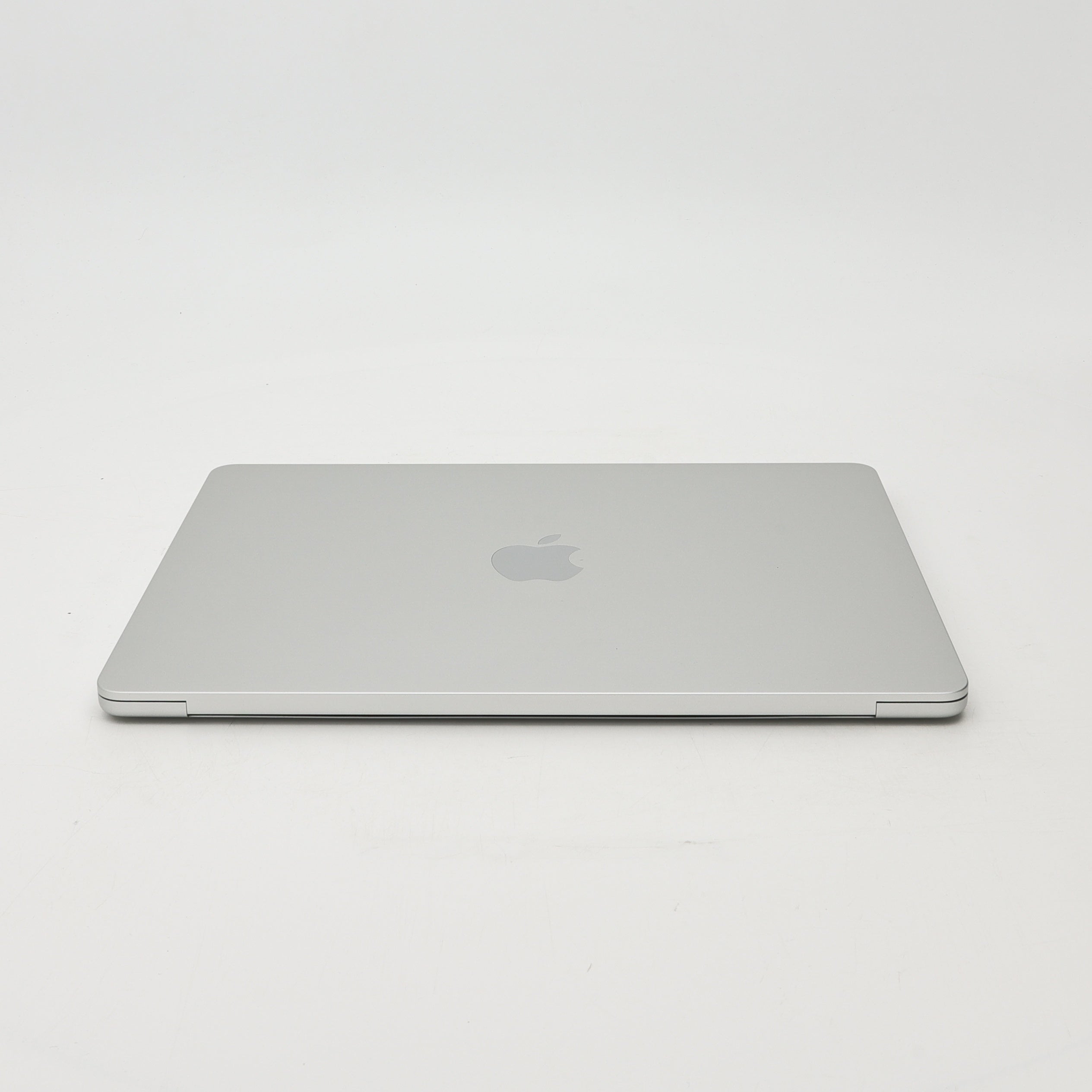 99新 Apple MacBook Air 22年 13寸 M2（8+8核） 8G RAM 256G SSD 銀色