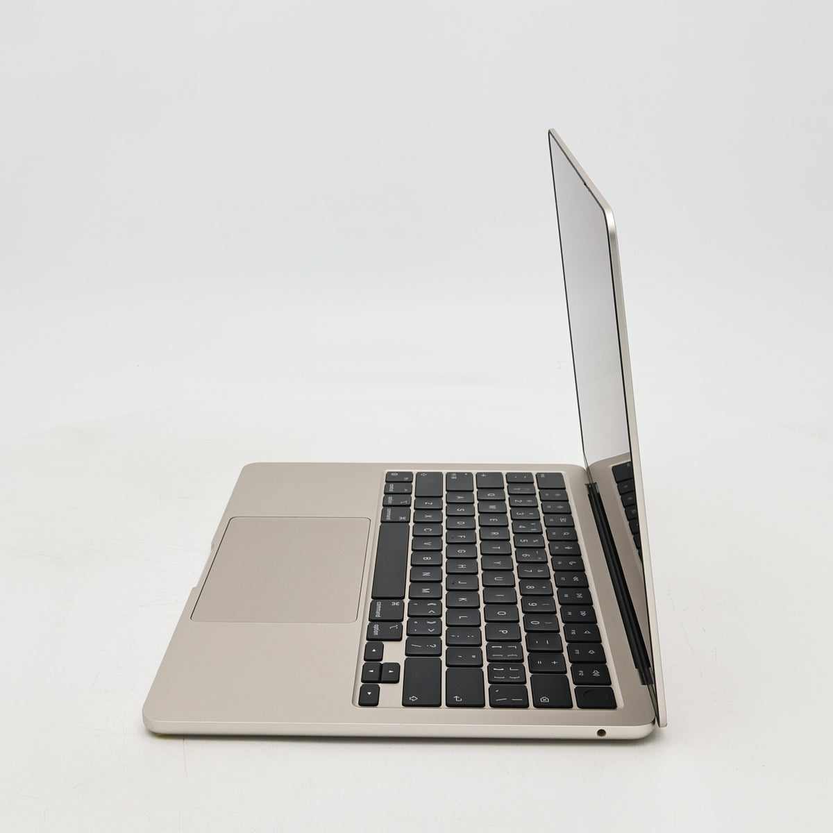 95新 Apple MacBook Air 22年 13寸 M2（8+8核） 8G RAM 256G SSD 星光色