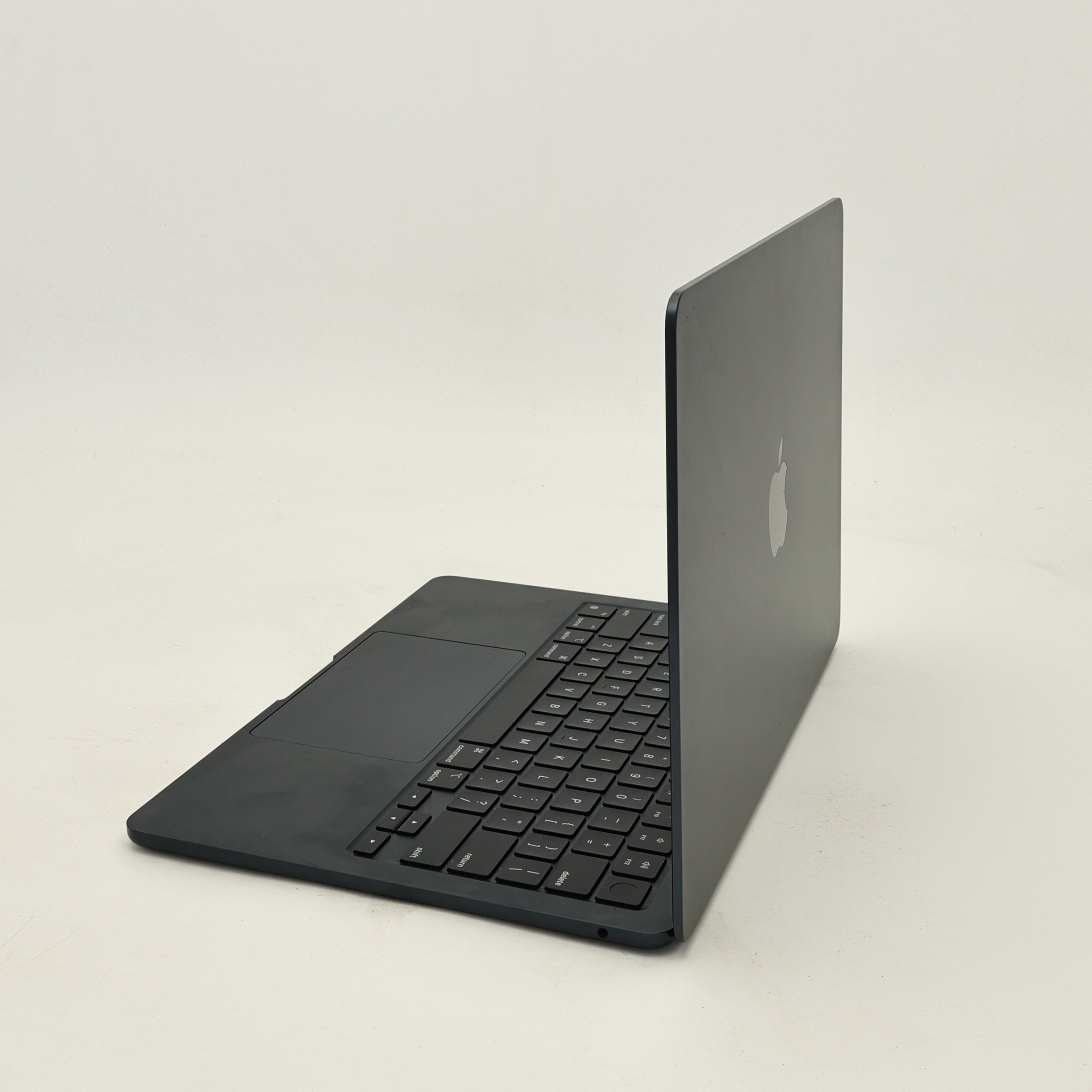 95新 Apple MacBook Air 22年 13寸 M2（8+8核） 8G RAM 256G SSD 午夜色