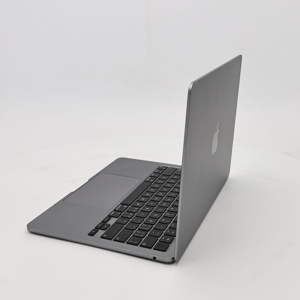 95新 Apple MacBook Air 22年 13寸 M2（8+8核） 8G RAM 256G SSD 深空灰色