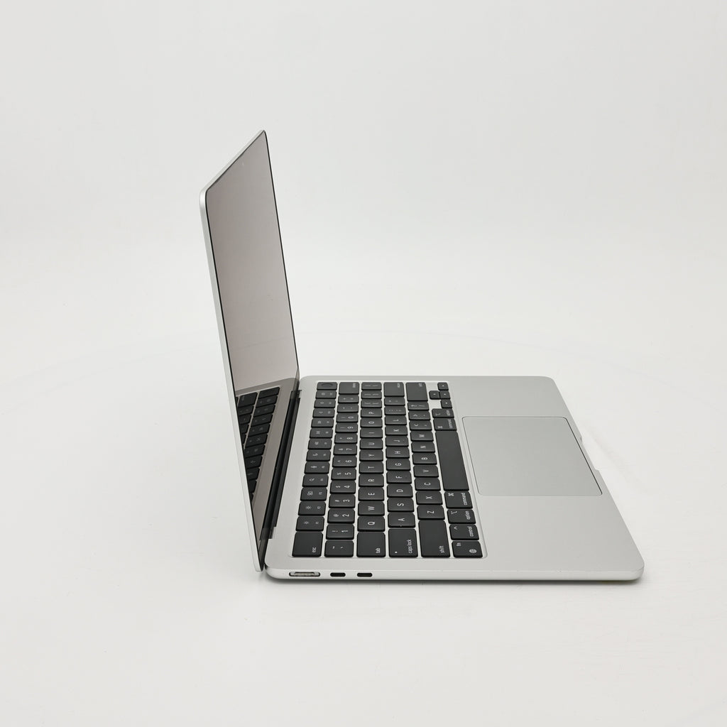 95新 Apple MacBook Air 22年 13寸 M2（8+8核） 8G RAM 256G SSD 銀色