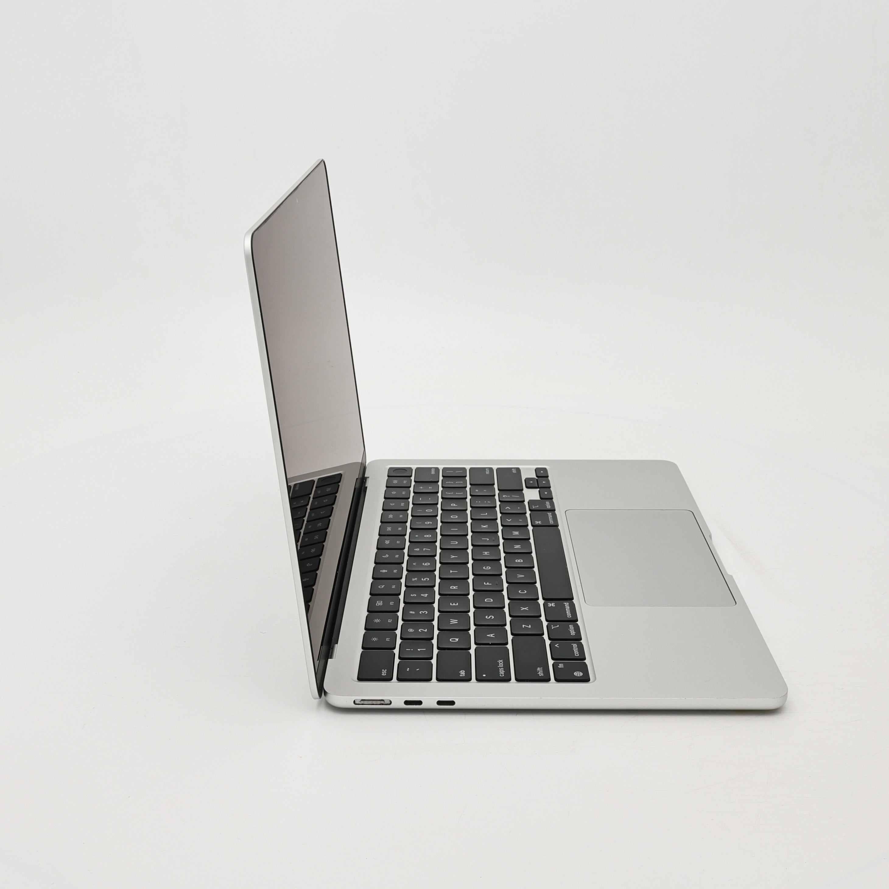 95新 Apple MacBook Air 22年 13寸 M2（8+8核） 8G RAM 256G SSD 銀色