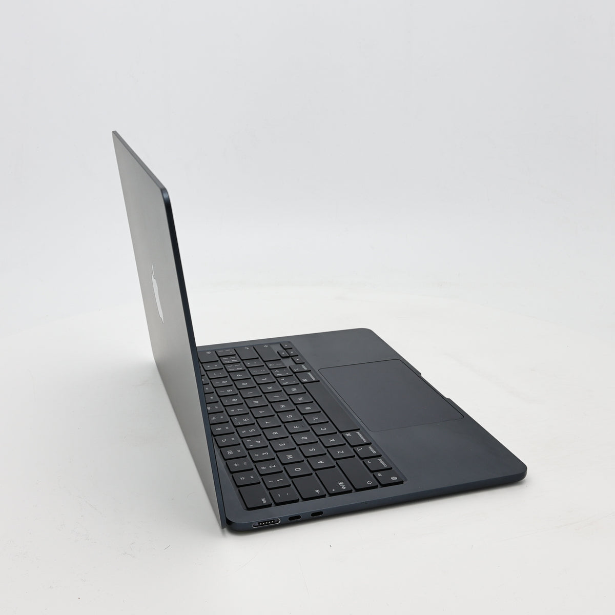 95新 Apple MacBook Air 22年 13寸 M2（8+10核） 8G RAM 512G SSD 午夜色