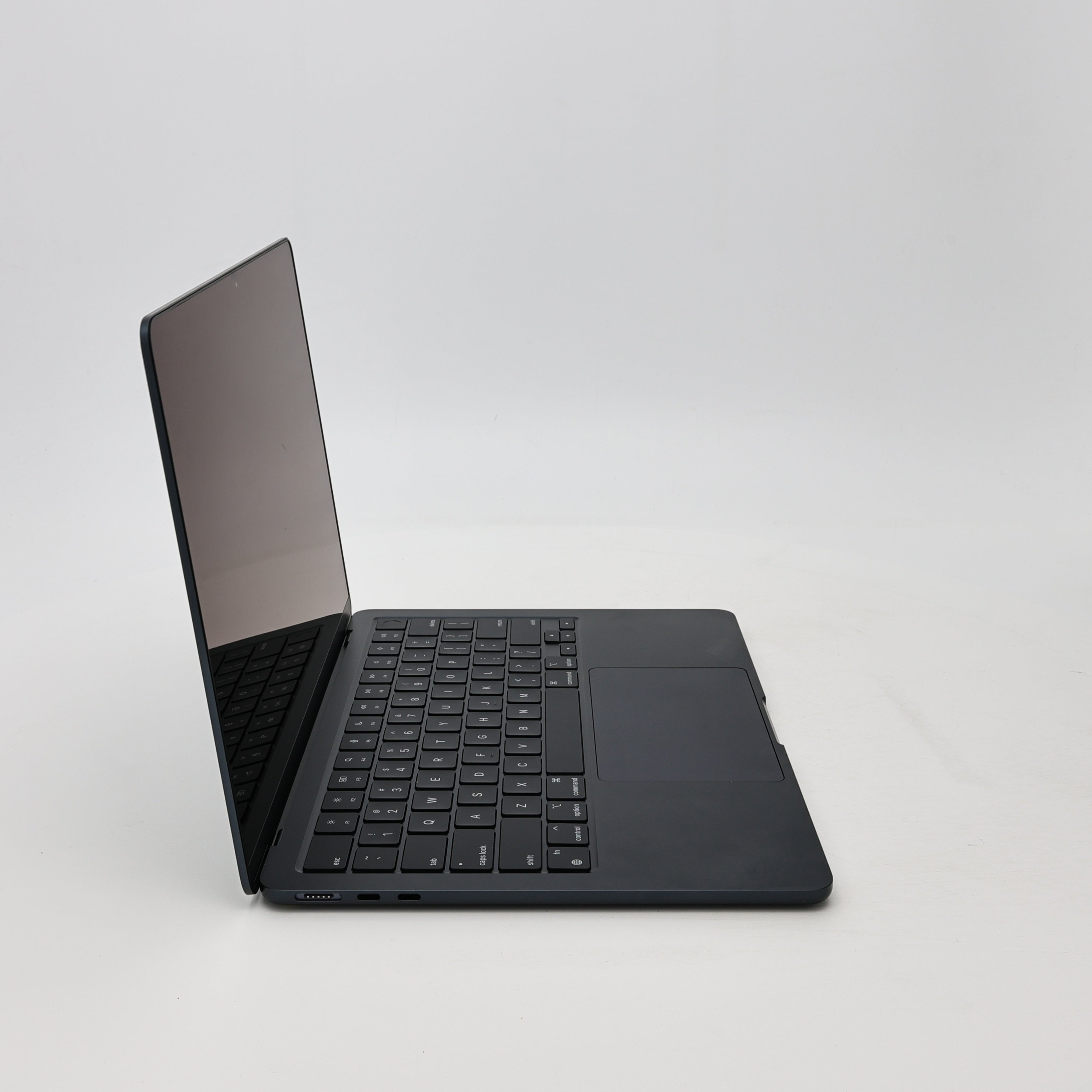 95新 Apple MacBook Air 22年 13寸 M2（8+8核） 8G RAM 256G SSD 午夜色