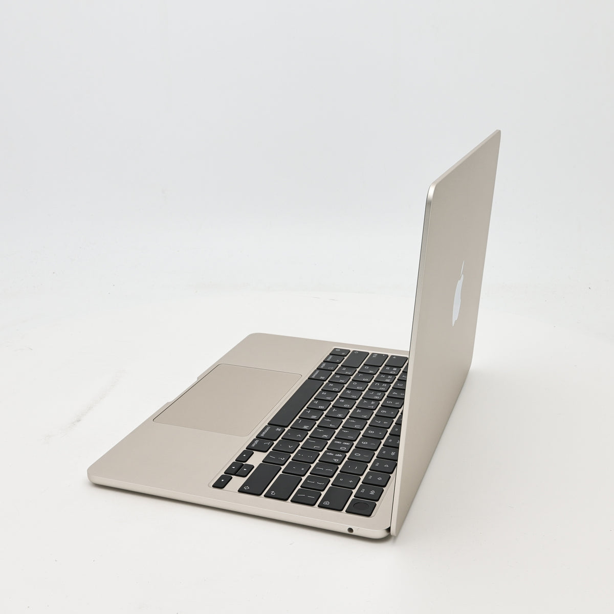 95新 Apple MacBook Air 22年 13寸 M2（8+8核） 16G RAM 256G SSD 星光色