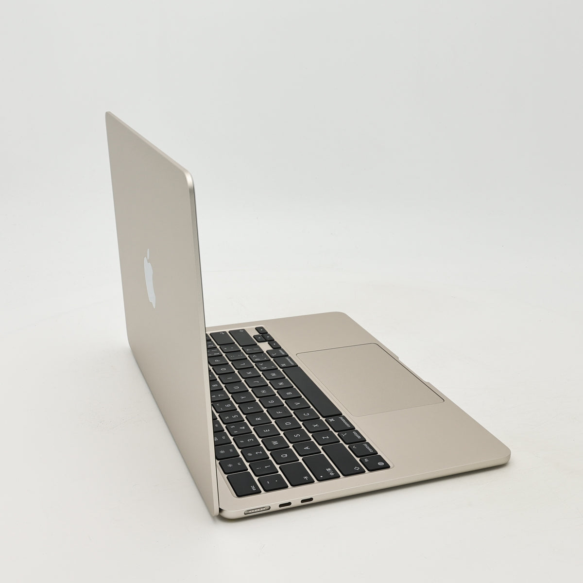 95新 Apple MacBook Air 24年 13寸 M3（8+8核） 8G RAM 256G SSD 星光色