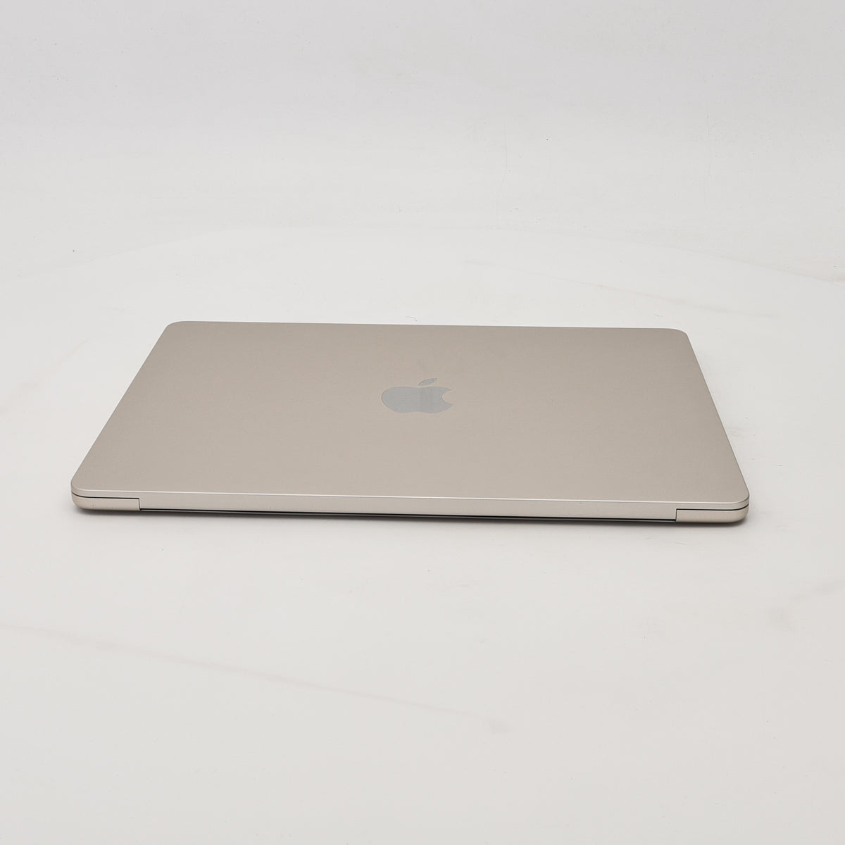 99新 Apple MacBook Air 22年 13寸 M2（8+8核） 16G RAM 256G SSD 星光色