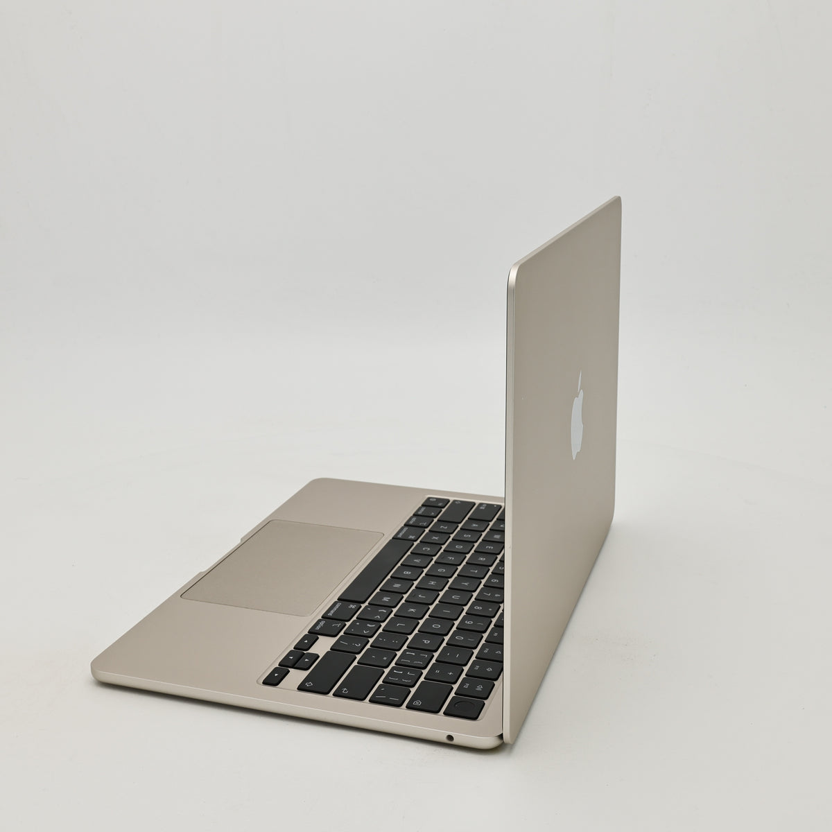 95新 Apple MacBook Air 22年 13寸 M2（8+8核） 8G RAM 256G SSD 星光色