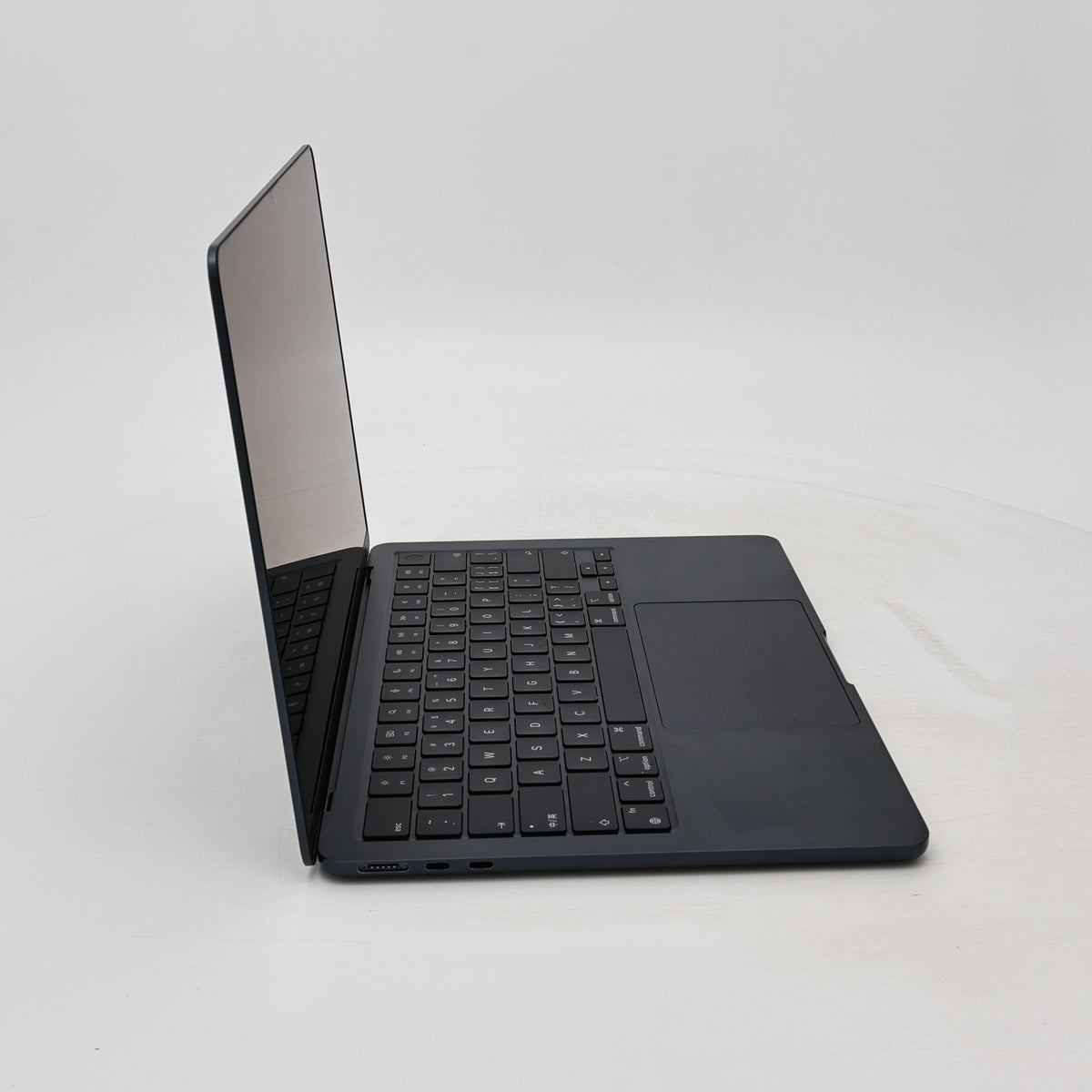 95新 Apple MacBook Air 22年 13寸 M2（8+8核） 8G RAM 256G SSD 午夜色