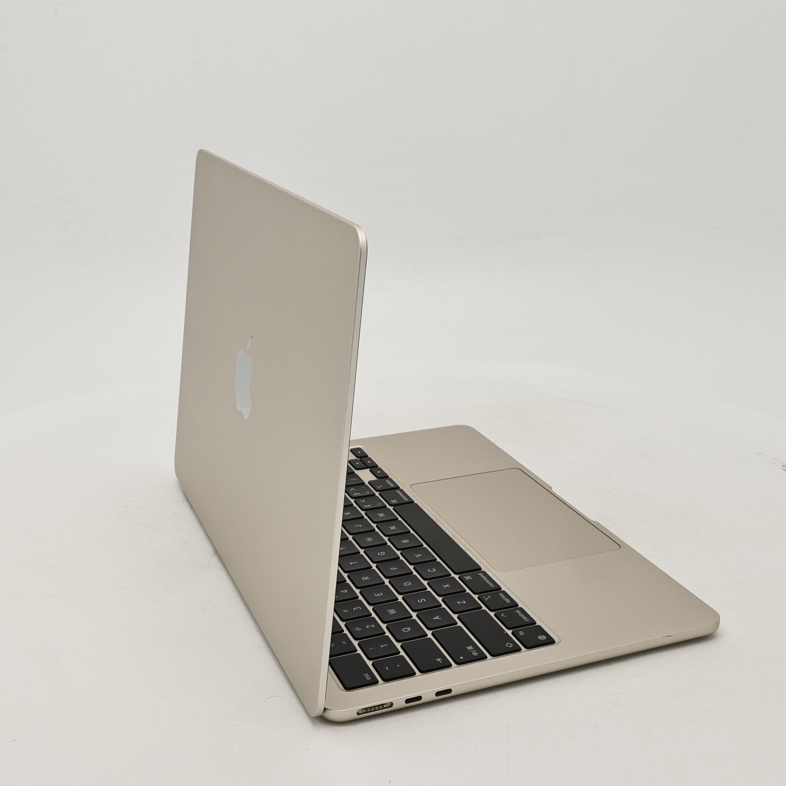 95新 Apple MacBook Air 22年 13寸 M2（8+8核） 16G RAM 256G SSD 星光色