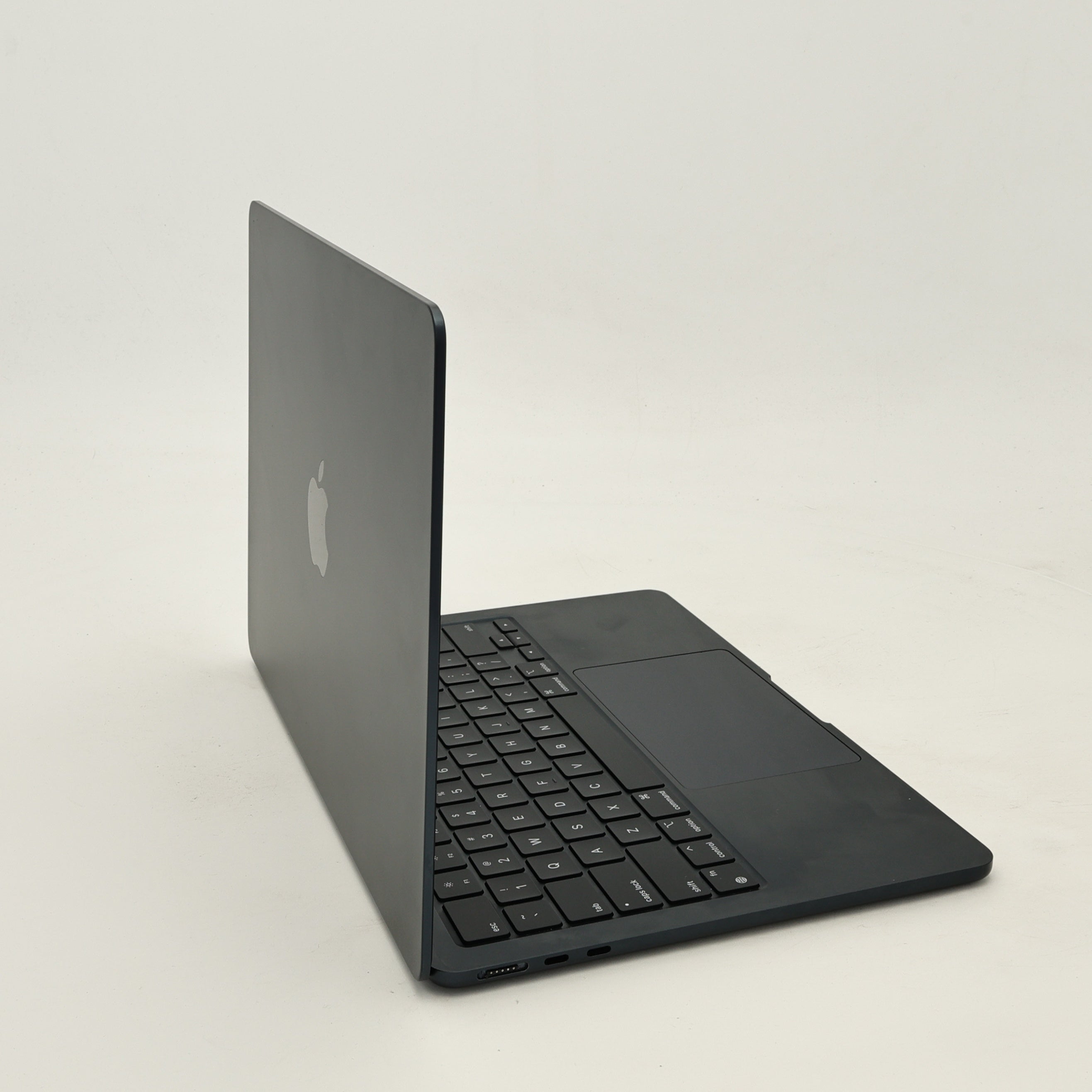 95新 Apple MacBook Air 22年 13寸 M2（8+8核） 8G RAM 256G SSD 午夜色
