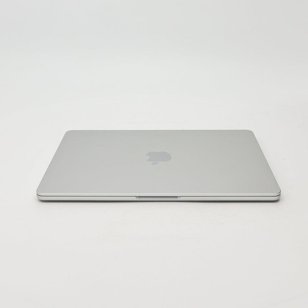 99新 Apple MacBook Air 22年 13寸 M2（8+8核） 8G RAM 256G SSD 銀色