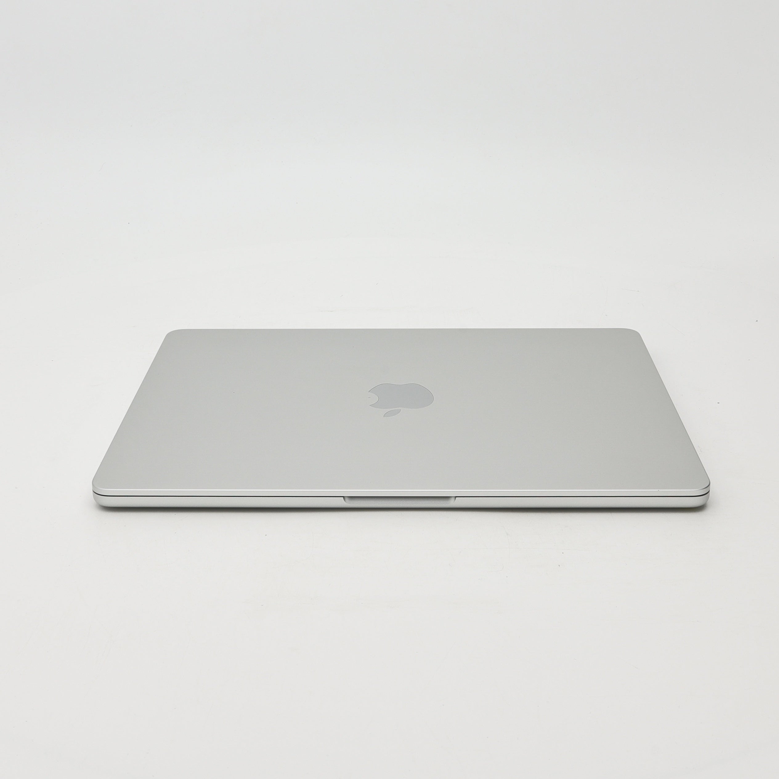 99新 Apple MacBook Air 22年 13寸 M2（8+8核） 8G RAM 256G SSD 銀色