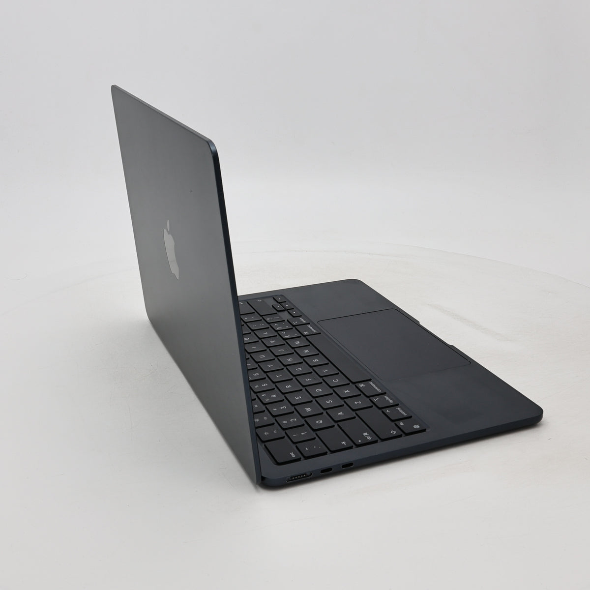 95新 Apple MacBook Air 22年 13寸 M2（8+8核） 8G RAM 256G SSD 午夜色