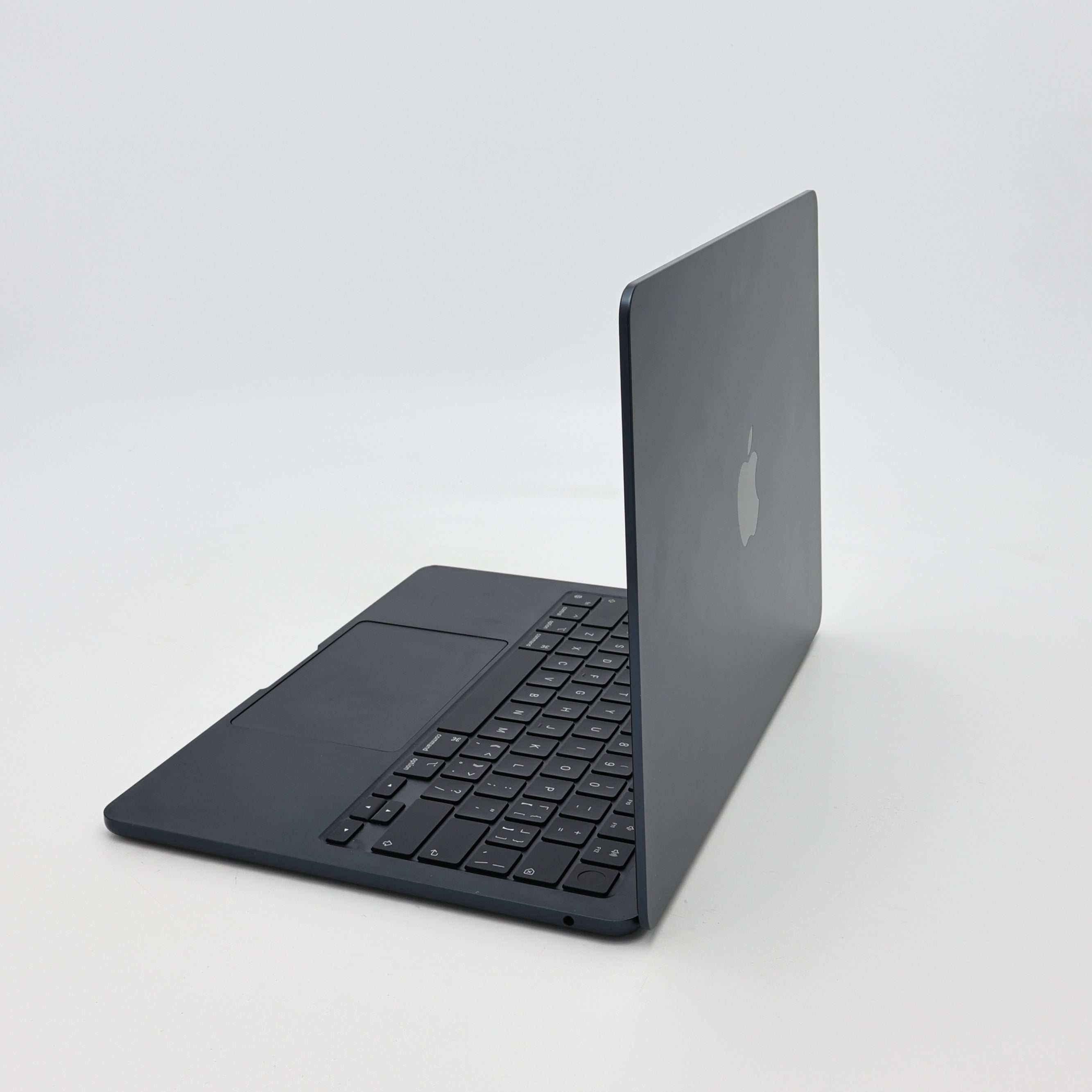 95新 Apple MacBook Air 24年 13寸 M3（8+8核） 8G RAM 256G SSD 午夜色
