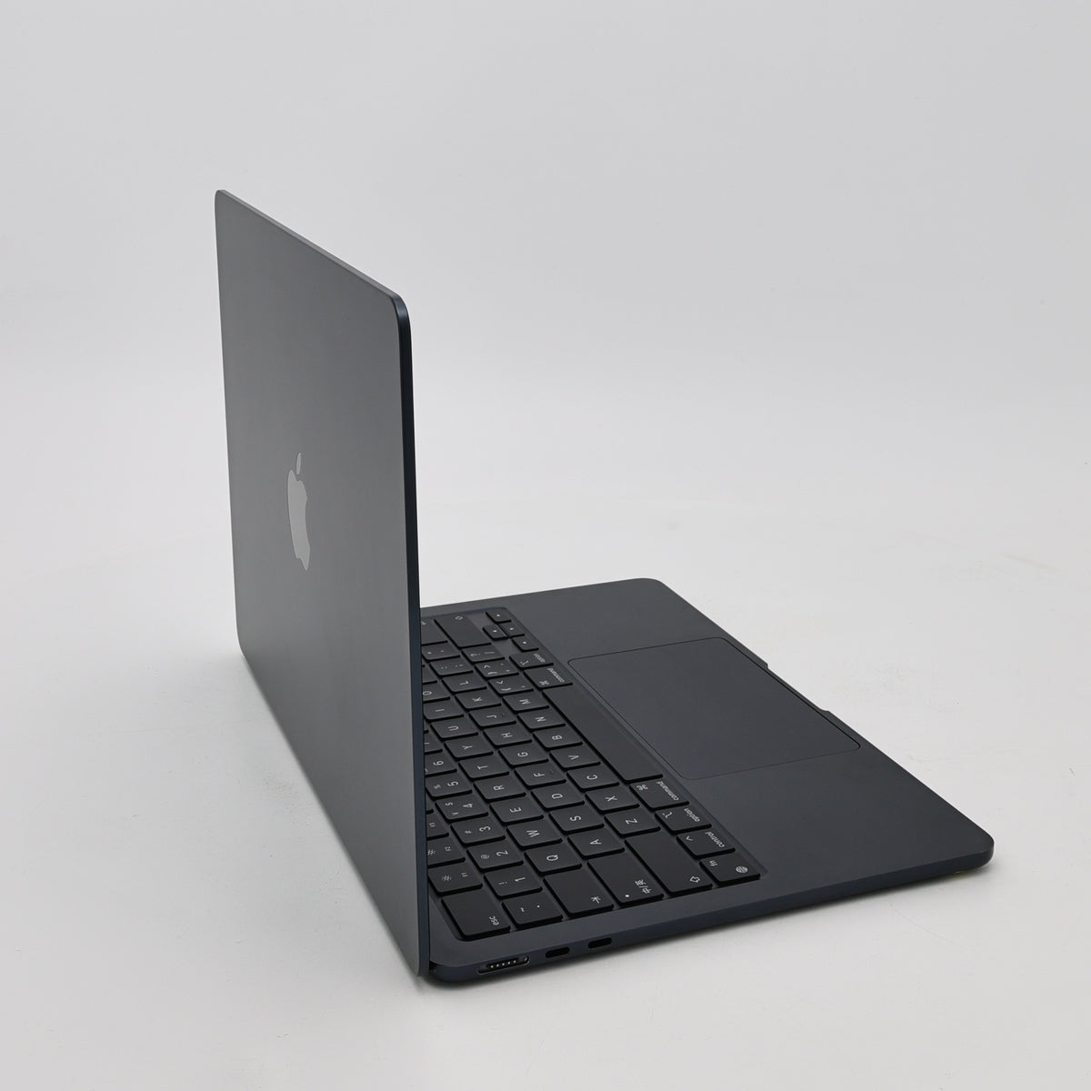 95新 Apple MacBook Air 22年 13寸 M2（8+8核） 8G RAM 256G SSD 午夜色