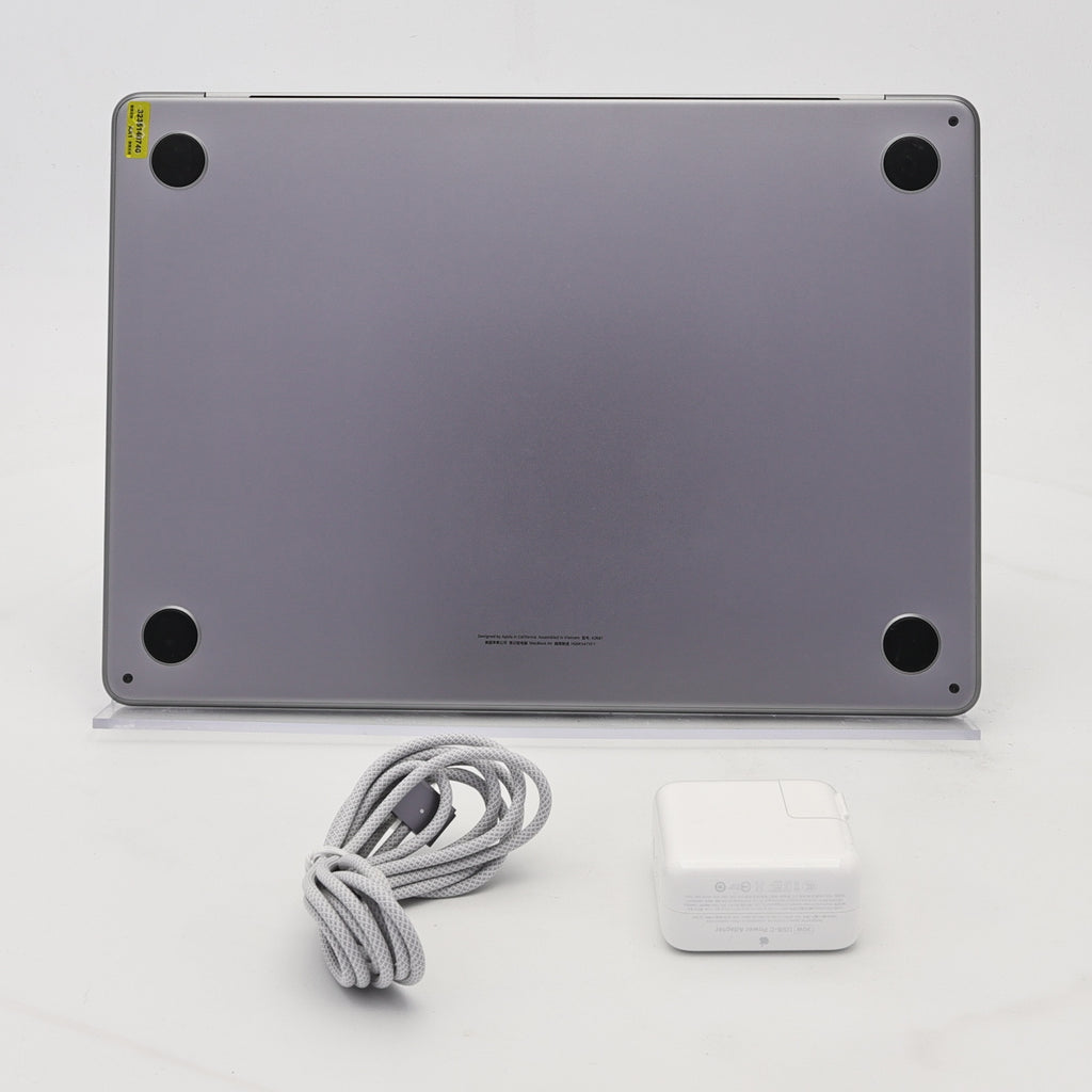 95新 Apple MacBook Air 22年 13寸 M2（8+8核） 8G RAM 256G SSD 深空灰色