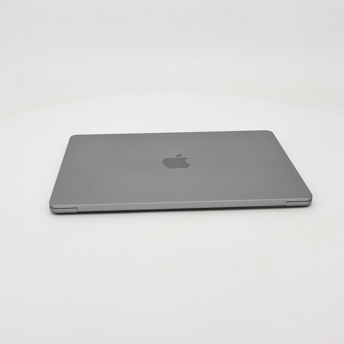 95新 Apple MacBook Air 22年 13寸 M2（8+8核） 8G RAM 256G SSD 深空灰色