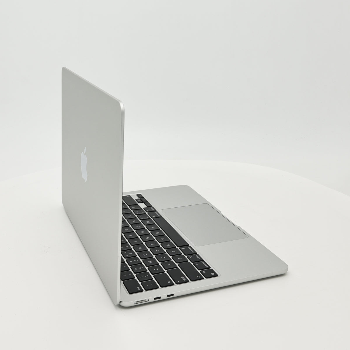 95新 Apple MacBook Air 24年 13寸 M3（8+8核） 8G RAM 256G SSD 銀色