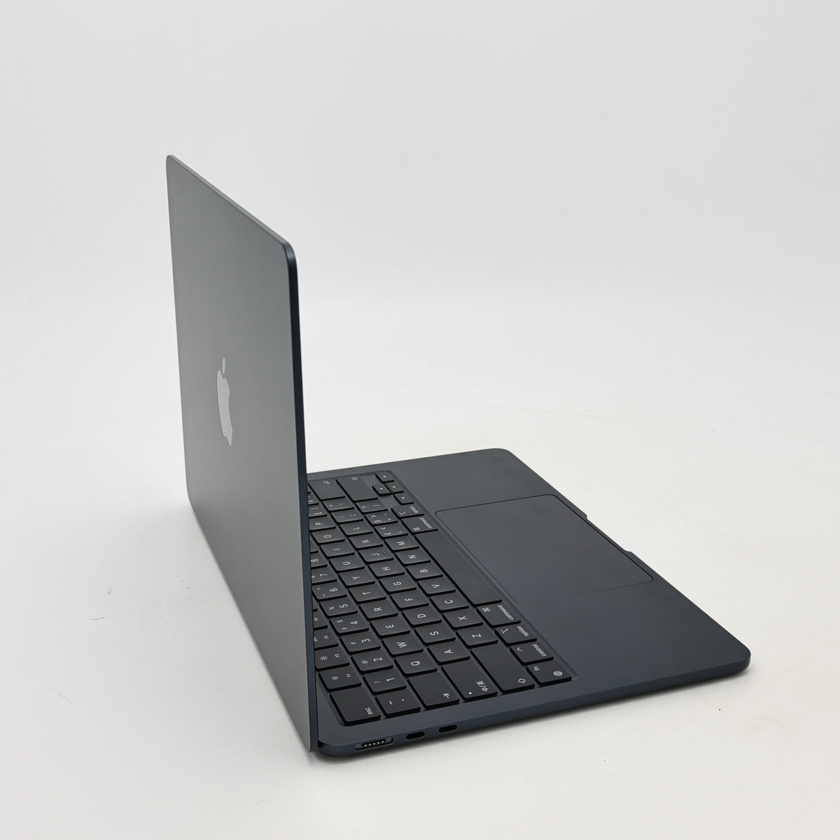 95新 Apple MacBook Air 22年 13寸 M2（8+8核） 16G RAM 256G SSD 午夜色