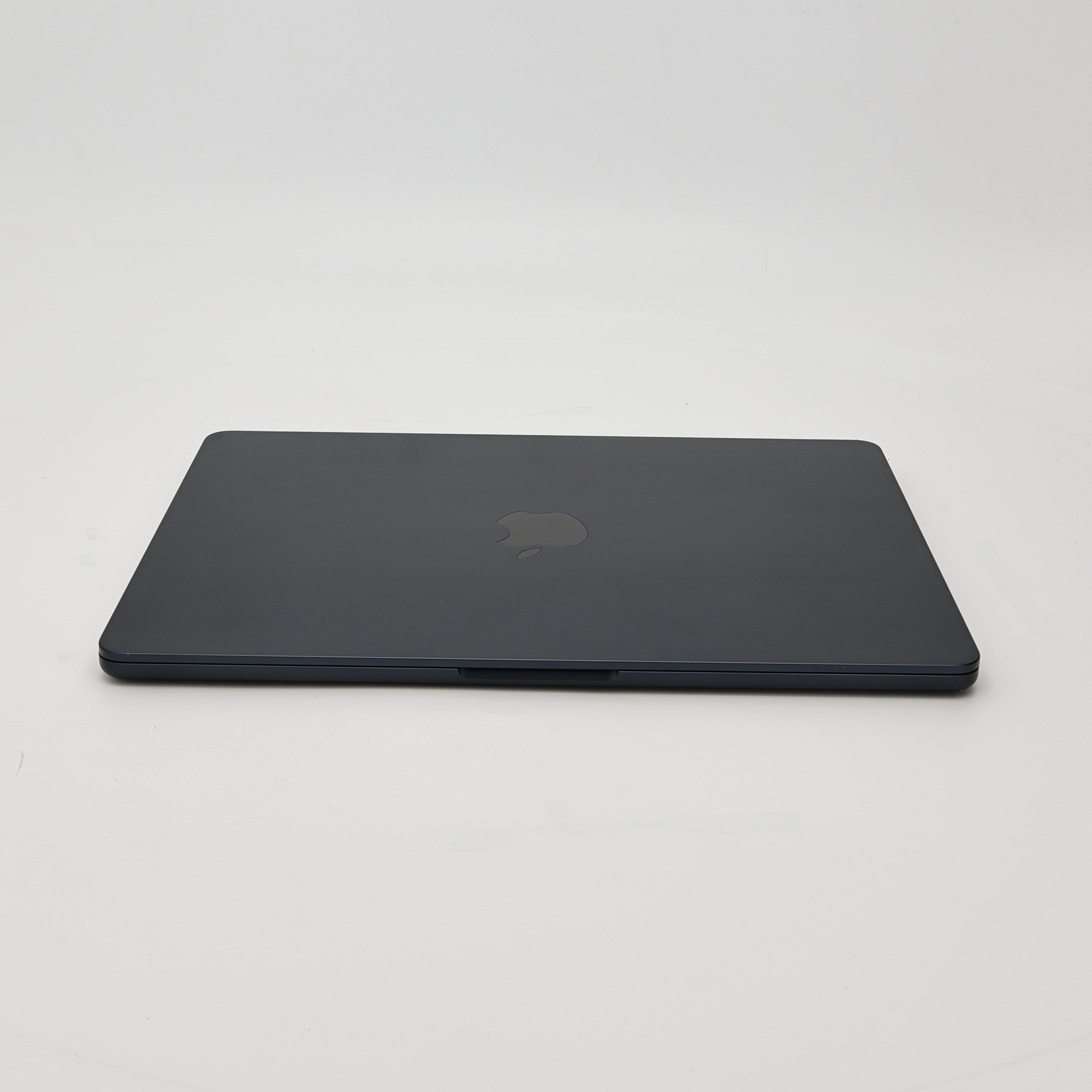 95新 Apple MacBook Air 22年 13寸 M2（8+8核） 8G RAM 256G SSD 午夜色