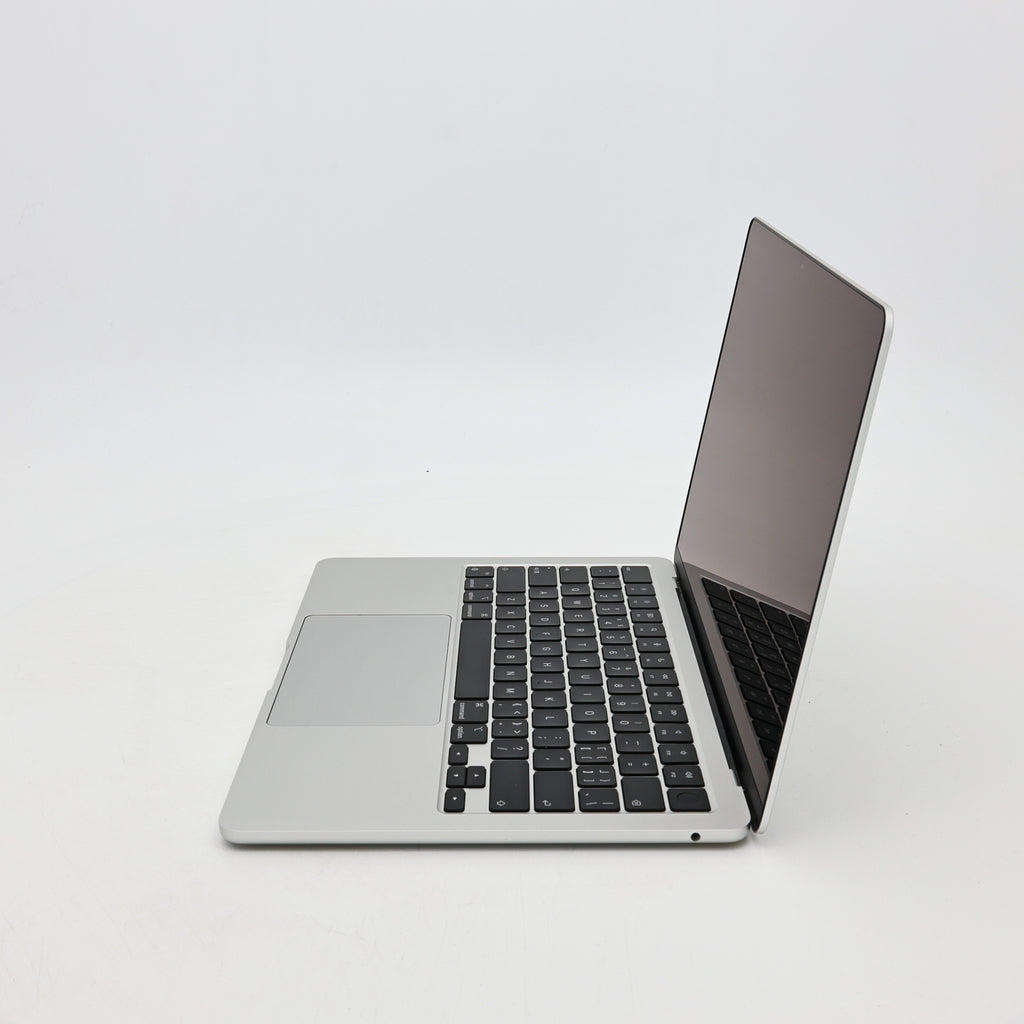 95新 Apple MacBook Air 22年 13寸 M2（8+8核） 16G RAM 256G SSD 銀色