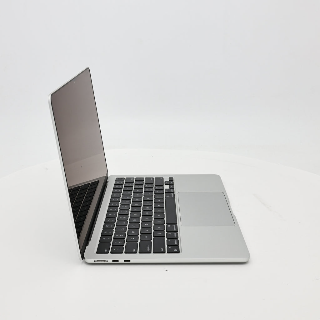 95新 Apple MacBook Air 22年 13寸 M2（8+8核） 8G RAM 256G SSD 銀色