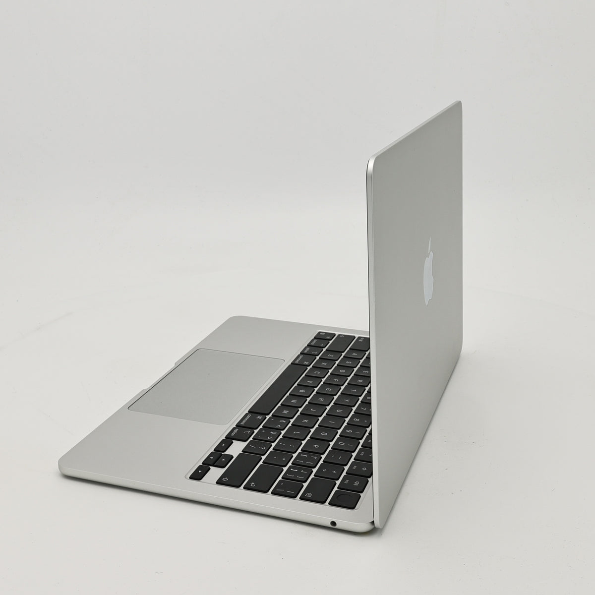95新 Apple MacBook Air 24年 13寸 M3（8+8核） 8G RAM 256G SSD 銀色