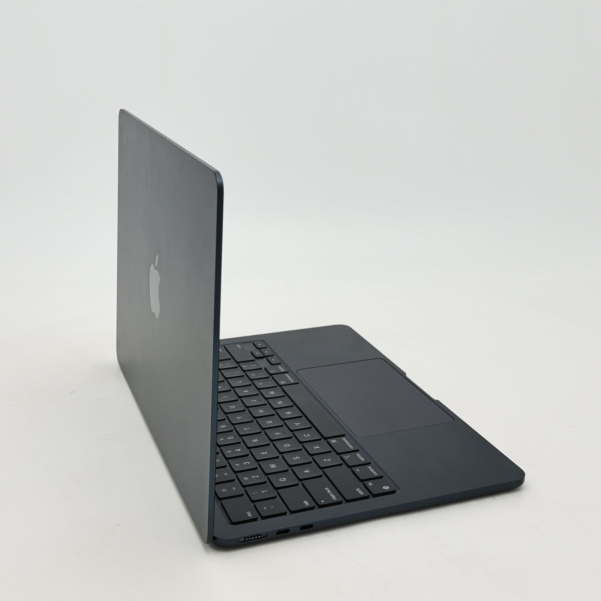 95新 Apple MacBook Air 22年 13寸 M2（8+8核） 8G RAM 256G SSD 午夜色